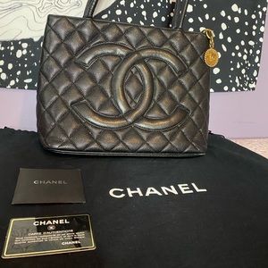 Chanel Medallion Tote Quilted Caviar (AUTHENTIC GUARANTEED!!)